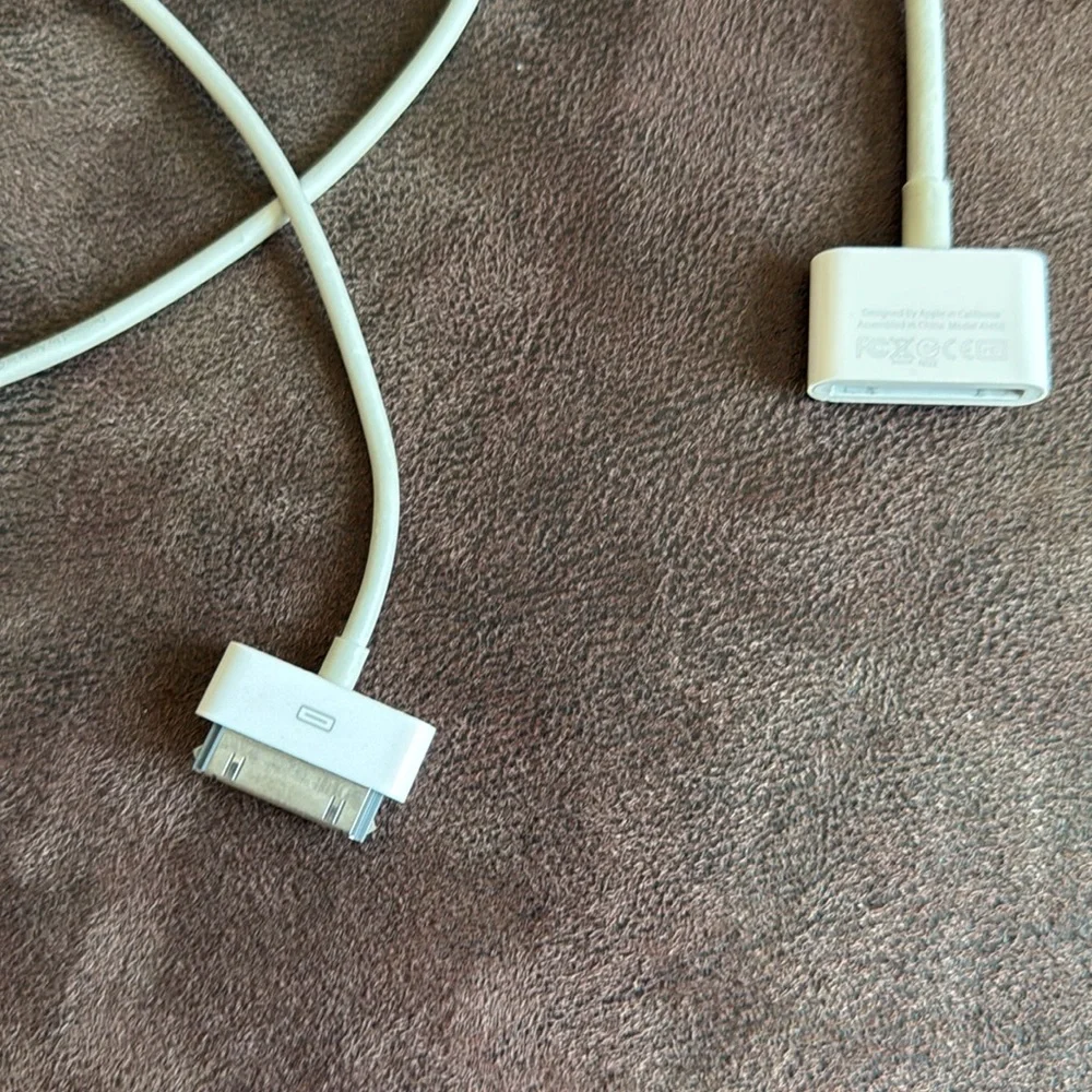 Apple Adapting Cable
